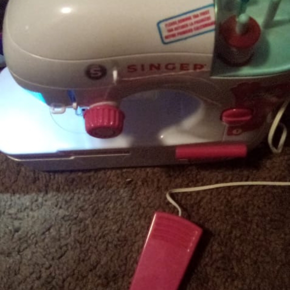 Singer Toy Sewing Machine - Picture 2 of 2